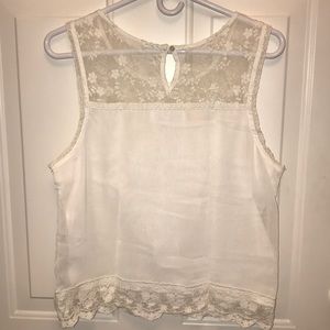 Abercrombie & Fitch Tops - Abercrombie & fitch white floral top Abercrombie & Fitch Tops - Abercrombie & fitch white floral top